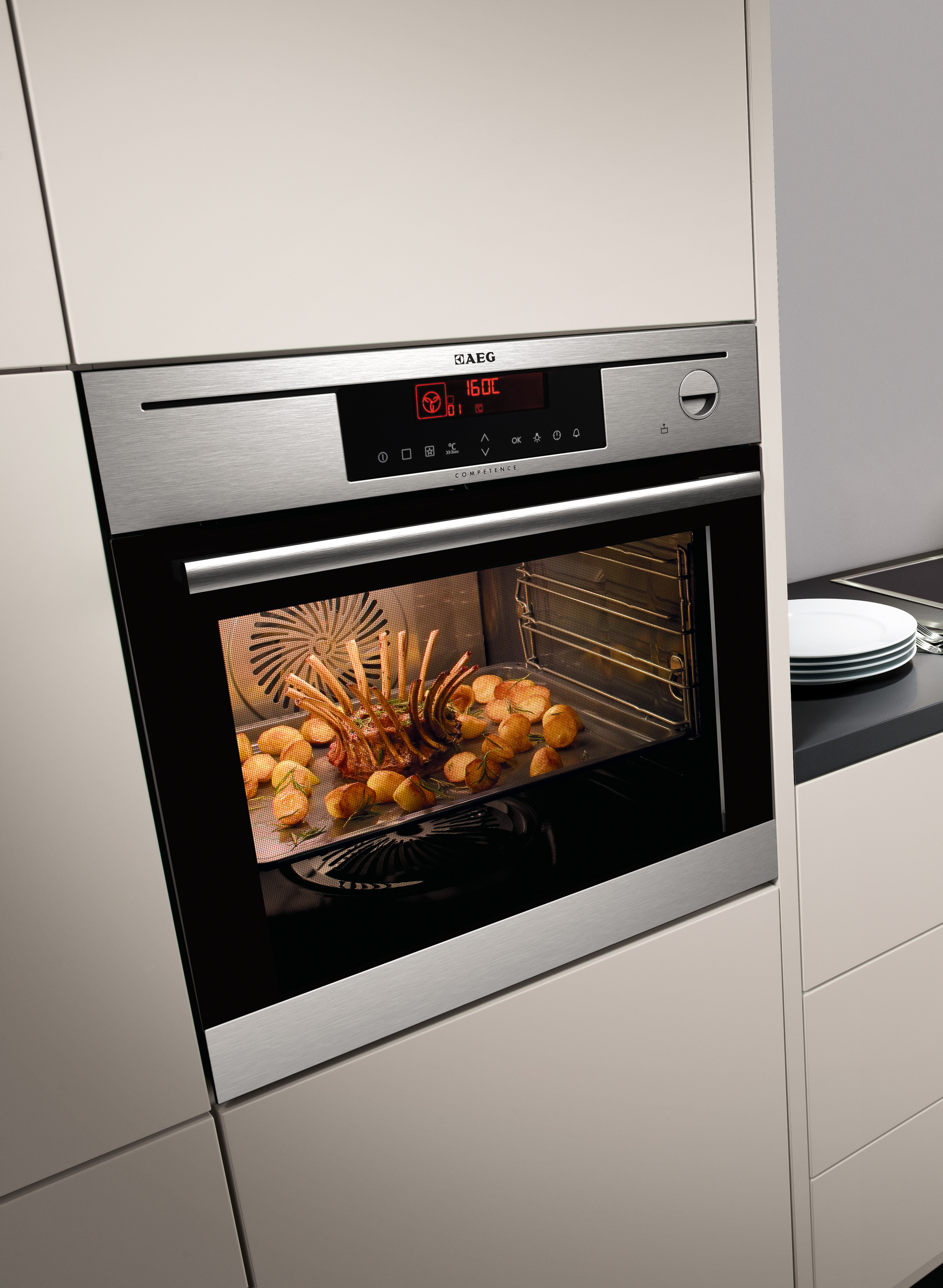 Встроенный духовой шкаф с функцией микроволновки. AEG Oven. AEG духовой шкаф электрический встраиваемый. Духовой шкаф AEG competence с СВЧ. АЕГ СВЧ + духовой шкаф.