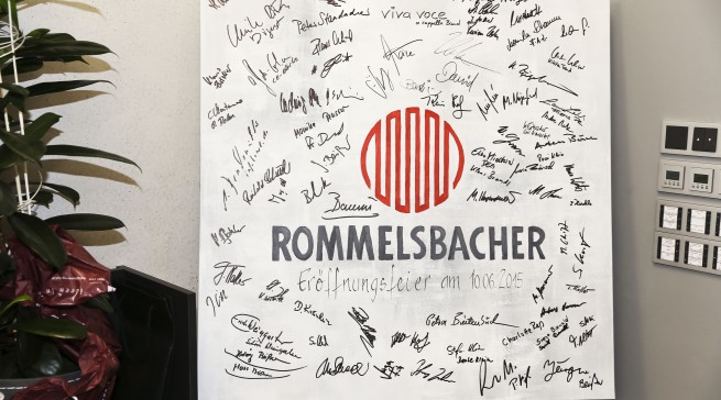 Gäste-Signaturen werden die Rommelsbacher immer an die herrliche Einweihung erinnern.
