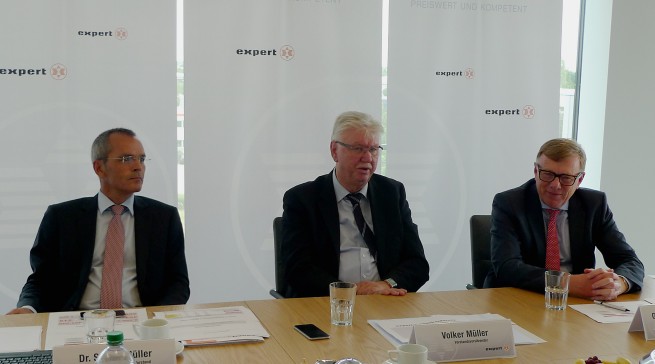 Der Vorstand der expert AG verkündete ein Umsatzplus von 5,5 Prozent. (v.li.) Dr. Stefan Müller, Volker Müller, Vorstandsvorsitzender, und Gerd-Christian Hesse.