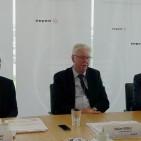 Der Vorstand der expert AG verkündete ein Umsatzplus von 5,5 Prozent. (v.li.) Dr. Stefan Müller, Volker Müller, Vorstandsvorsitzender, und Gerd-Christian Hesse.