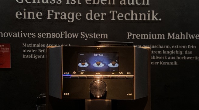 Vorhang auf, Bühne frei: Präsentiert wurde die neue EQ.9 in der Kaffeerösterei Dinzler.