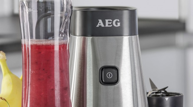 AEG Mixer PerfectMix SB2500 mit 4-Klingen-Edelstahlmesser.