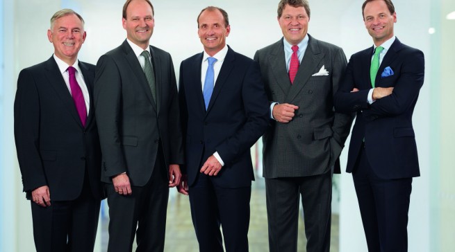 Hat Grund zur Freude: Die Miele-Geschäftsleitung mit Dr. Eduard Sailer, Dr. Markus Miele, Olaf Bartsch, Dr. Reinhard Zinkann und Dr. Axel Kniehl (v.l.)