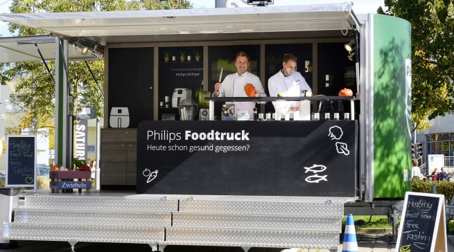 Gesundes Essen plus jede Menge Marketing-Botschaften gibt es im Philips Foodtruck.