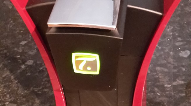 Die Teekapselmaschine Special.T in Rot.