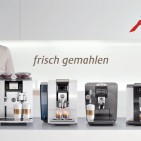 Roger Federer ist erneut der Jura-Botschafter zum Weihnachtsgeschäft.