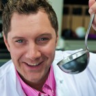 Grundig Roadshow mit TV-Koch Mirko Reeh.