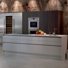 Die Sub-Zero Geräte integrieren sich in jedes Küchendesign durch ihre reduzierte, klare Formensprache.