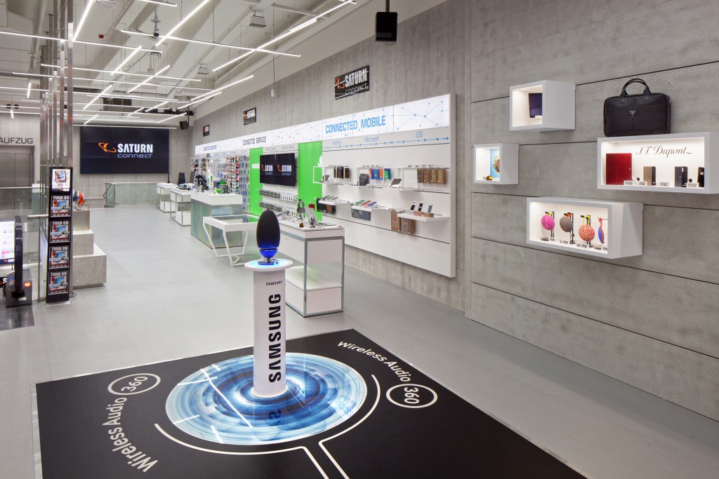 Im Erdgeschoss zeigt Saturn Connect Highlight-Produkte sowie ein „Best of“ von Samsung und Apple.