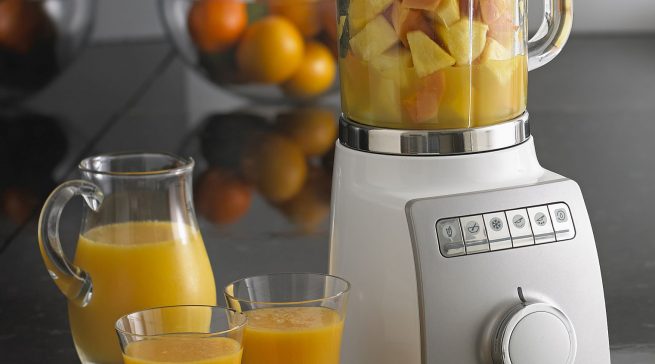 Kenwood Standmixer Blend-X Pro BLM800WH mit 6 Schnellwahltasten.