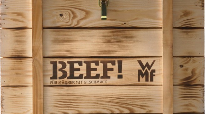Standesgemäßer Auftritt: die Profi Plus Küchenmaschine BEEF! Wird mit einer massiven Holzkiste an den Mann gebracht.