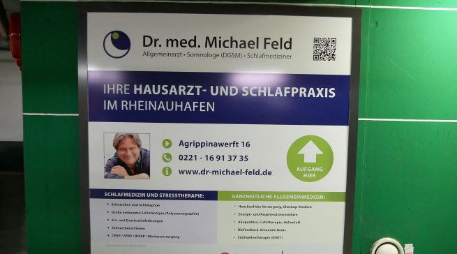 Informiert man sich über Schlaf, kommt man an Dr. Michael Feld nicht vorbei. Das beginnt schon im Parkhaus im Kölner Rheinauhafen.