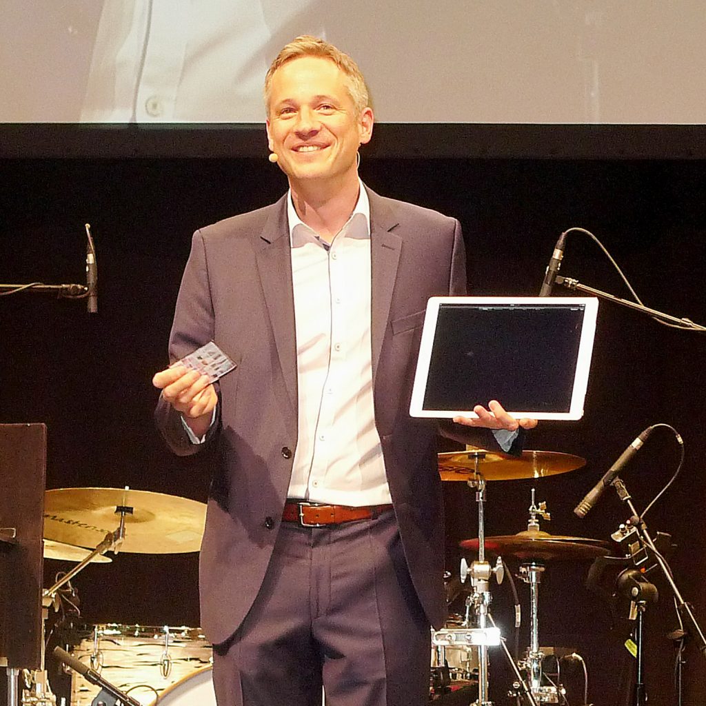 iPad-Magier Simon Pierro verzückte und überraschte nach allen Regeln der Kunst sein Publikum.