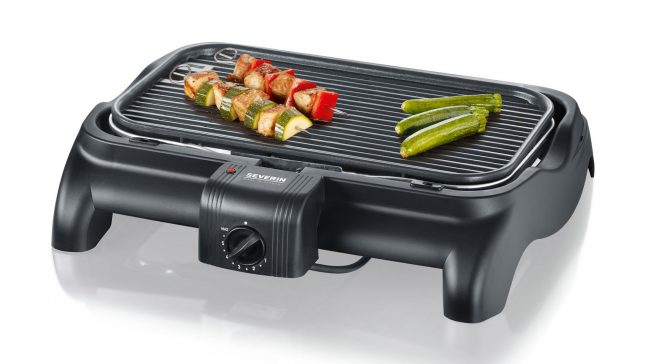 Der Tischgrill PG 1525 von Severin ist mit einer antihaftbeschichteten und spülmaschinenfesten Gussplatte ausgestattet.