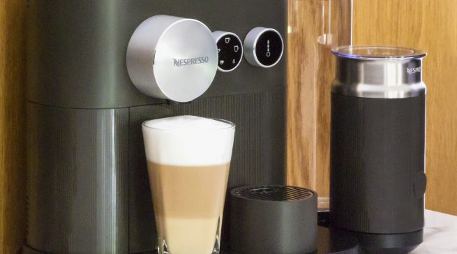 Nespresso Kaffeemaschine Expert mit und ohne Milchaufschäumer erhältlich.