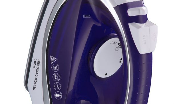 Russell Hobbs Bügeleisen Supreme Steam Cordless bügelt ohne Kabel.