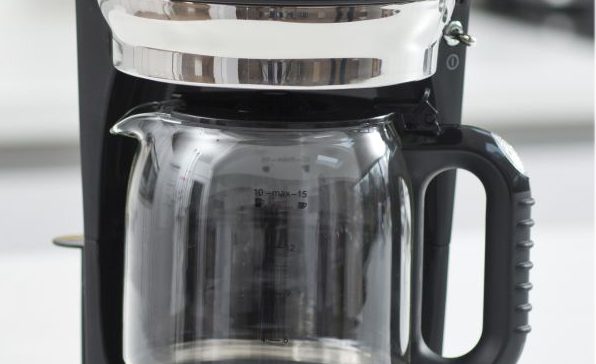 Russell Hobbs Kaffeemaschine Retro Classic Noir mit Glas- oder Thermokanne.