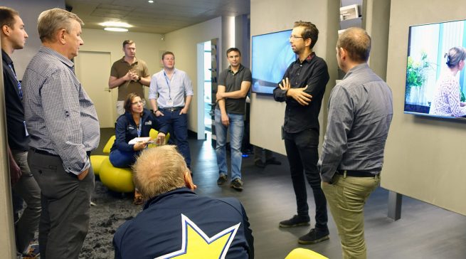 media@home in Rellingen zeigte, wie man kundenspezifische Lösungen aus einer Hand anbieten und Technik harmonisch in die Wohnszenerie integrieren kann.