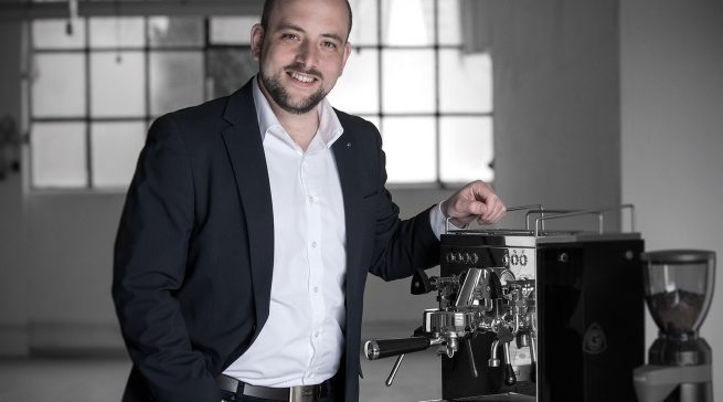 Den perfekten Espresso? Gibt es nicht. Dachten wir auch, bis uns Lukas Hense, Key Account Manager bei Graef, mit der „contessa“ und seinem Barista-Können vom Gegenteil überzeugte.
