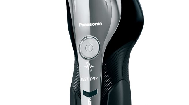 Panasonic Rasierer ES-ST3N mit Bartdichten-Sensor.