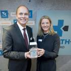 Den Preis der Health-i Initiative nahmen in Berlin Beurer Geschäftsführer Georg Walkenbach und Marketingleiterin Kerstin Glanzer entgegen.