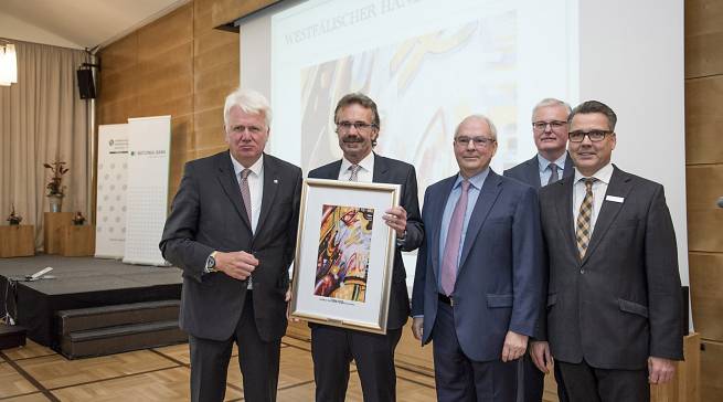 Preisverleihung in Dortmund, unser Foto zeigt v.l.: Dortmunds OB Ullrich Sierau, Preisträger Wolfgang Neuhoff, Heinz Herbert Dustmann, Thomas Schäfer (beide Handelsverband NRW) und Michael Brückner (National Bank). Foto: Jan Weckelmann