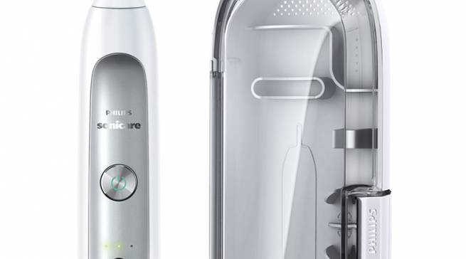 Durch die patentierte Schalltechnologie mit bis zu 62.000 Bürstenkopfbewegungen pro Minute reinigt die Sonicare FlexCare Platinum von Philips effektiv aber sanft.