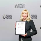 Gisela Langel, Senior Marketing Managerin bei Gorenje, freut sich über den „German Design Award – Special Mention 2017“ in der Kategorie „Kitchen“.
