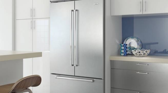 Die Sub-Zero Kühl-Gefrierkombination ICBBI–42UFDID mit French Door