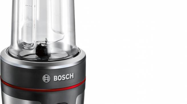 Bosch Mixer VitaStyle Mixx2Go mit einer ToGo-Flasche.