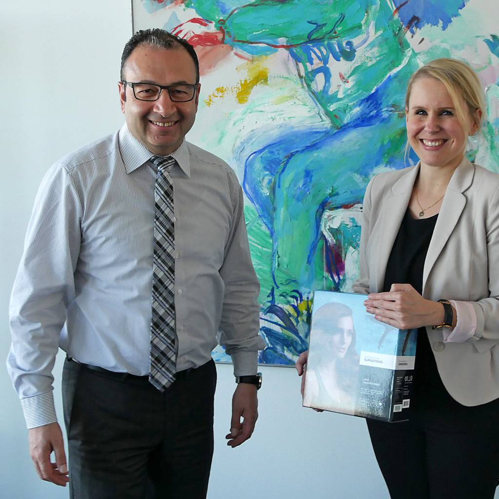 Haben mit Grundig für 2017 große Pläne: Claudia Hoellwarth, Team Leader Marketing Communication und Sühel Semerci.