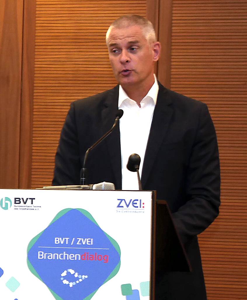 Kai Hillebrandt, Vorsitzender des ZVEI-Fachverbandes Consumer Electronics: „Christian Sokcevic und ich zeigen sehr gut, wie die Integrationsfähigkeit in Deutschland funktioniert. Ein urdeutscher Verband wird jetzt von einem Österreicher und einem Holländer geführt.“