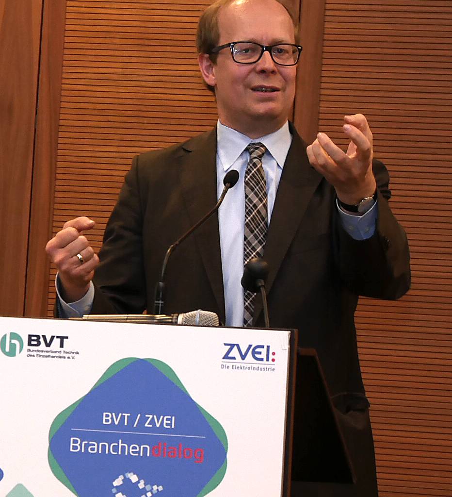 „Die kartellrechtlichen Eingriffe in die Vertragsfreiheit zwischen Herstellern und Händlern haben überhandgenommen, konstatiert der Ökonomieprofessor Dr. Justus Haucap.