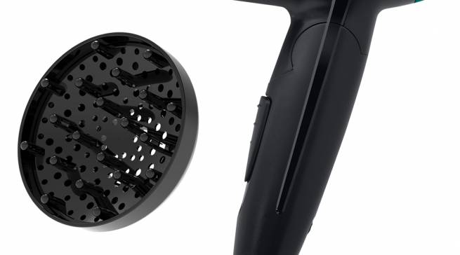 Remington On The Go Haartrockner D1500 mit umklappbarem Griff.