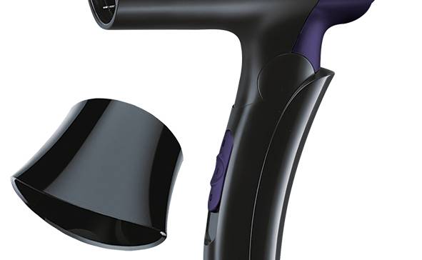 Remington On The Go Haartrockner D2400 mit 1400 Watt Leistung.
