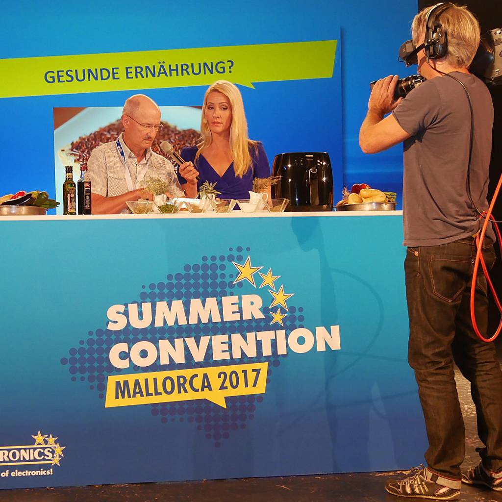 Christian Mandt, Euronics Mandt aus Gnoisen bei Rostock „kochte“ zusammen mit Moderatorin Judith Rakers, verblüffte diese mit seinem trockenen Humor und seiner Schlagfertigkeit.