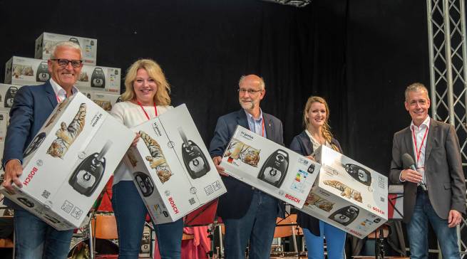 Firmenjubiläum in Bad Neustadt: 50 Staubsauger gingen an gemeinnützige Organisationen.