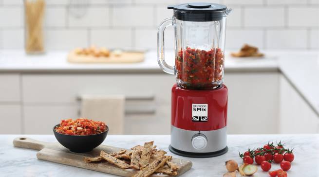 Kenwood Standmixer kMix mit ThermoResist Glas-Mixaufsatz.