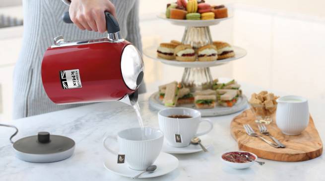 Kenwood Wasserkocher kMix mit Edelstahl-Kalkfilter.