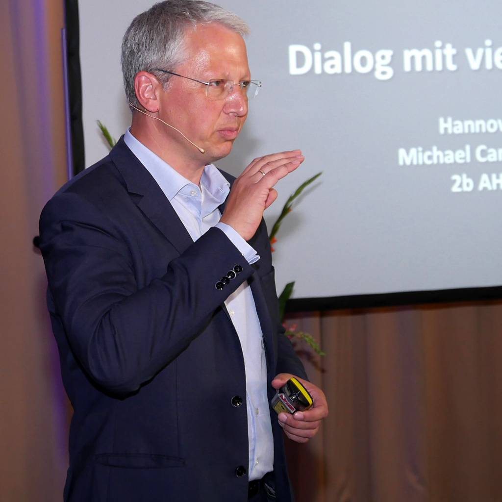„Kunden wollen keine standardisierten Erwartungen und kein einheitliches Kommunikationsverhalten, so Michael Carl, Geschäftsführer des Think Tank 2b Ahead aus Leipzig.
