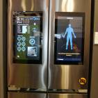 IFA Highlight: Ein Kühlschrank, der mich scannt und entsprechend meinem BMI Rezeptvorschläge unterbreitet. Gesehen bei Midea.