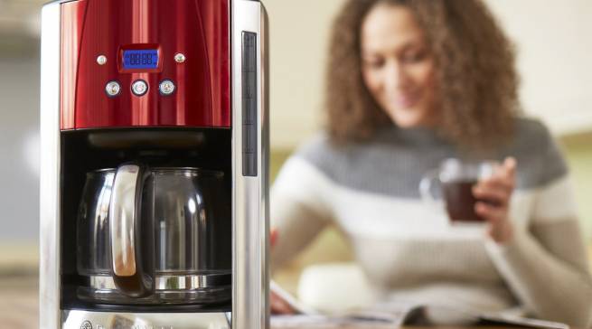 Russell Hobbs Kaffeemaschine Luna Solar Red 23240-56 mit Brausekopf-Technologie.