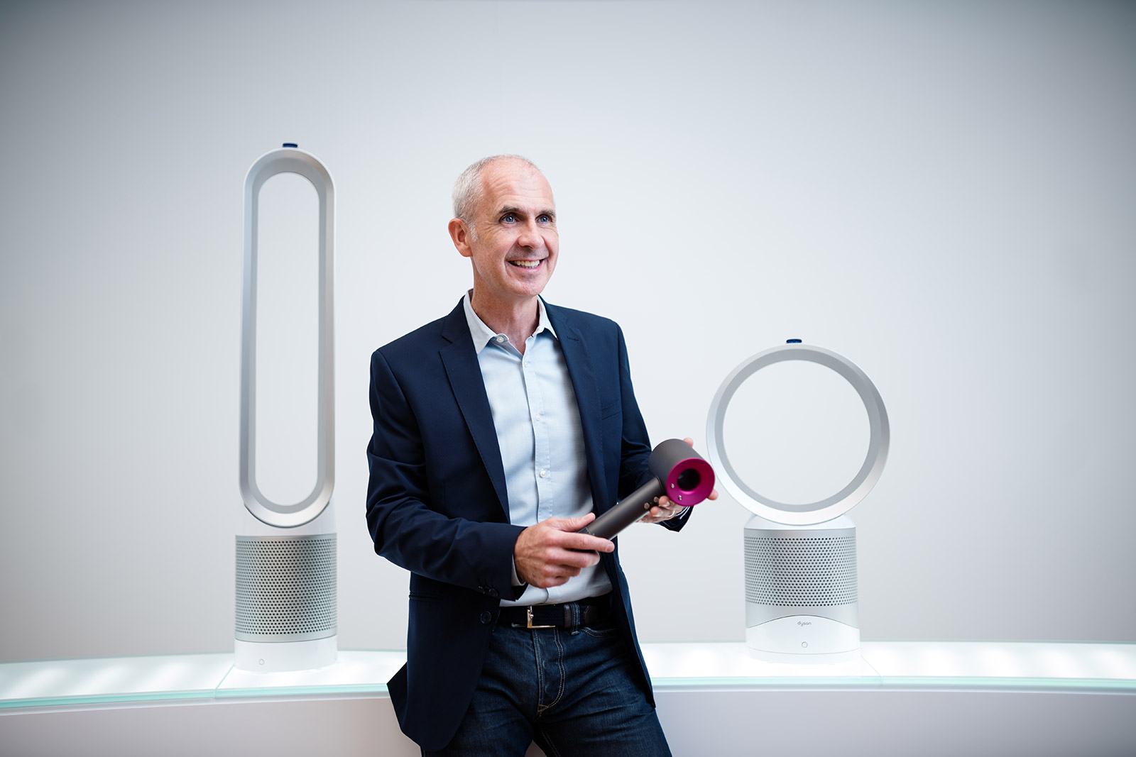 Дайсон центр сайт. Дайсон 2024. Dyson Cooper. Новый Dyson 2024. Стиральная машина Dyson.