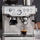 Sage Espresso-Maschine Barista Express mit hochleistungs-Dampflanze.