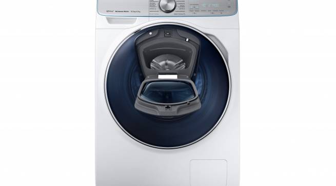Aktionsmodell: Die Samsung QuickDrive Waschmaschine ist mit einer Rückwand ausgestattet, die sich unabhängig von der Trommel dreht und eine multidimensionale Wäschebewegung erzeugt.