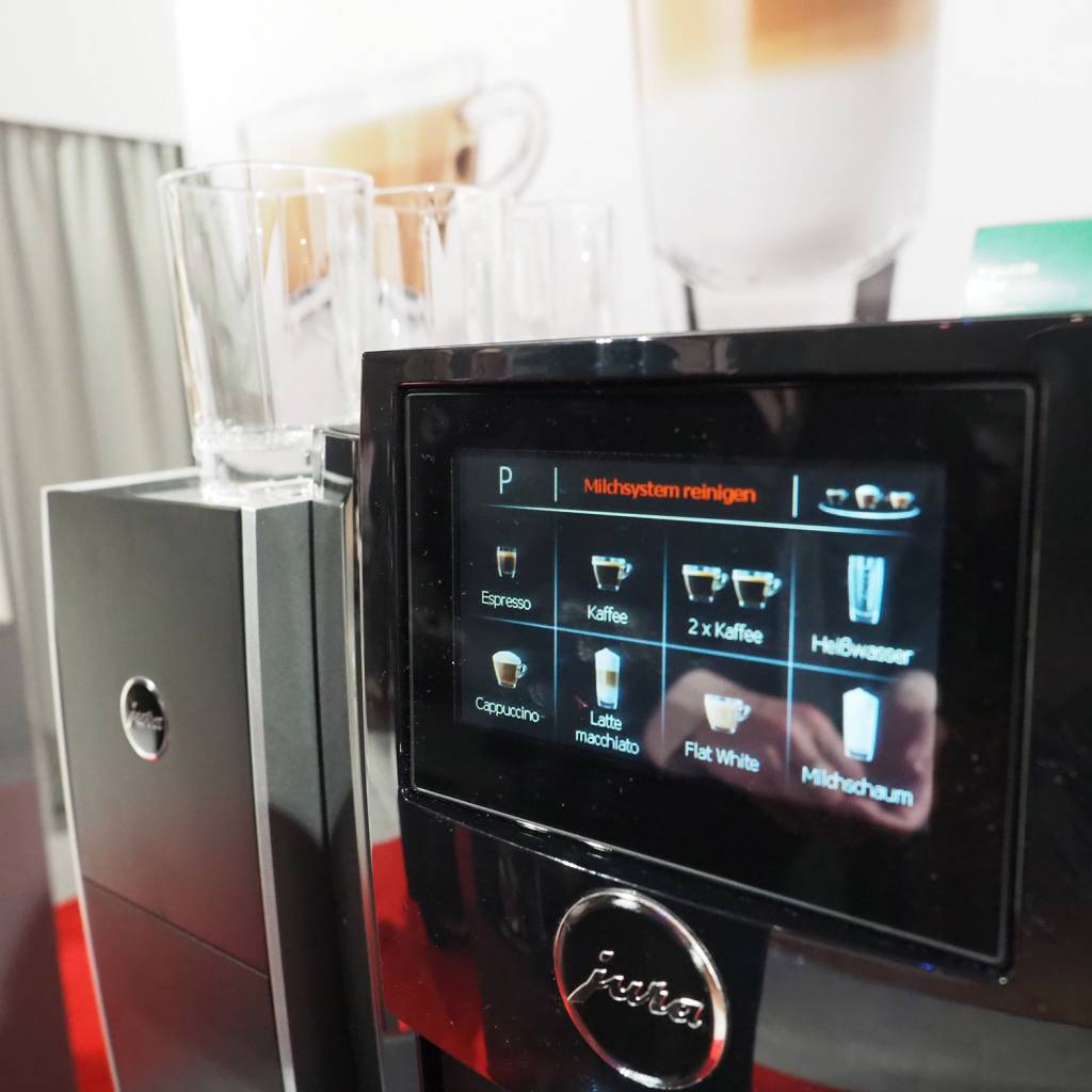 Die JURA S80 in Piano Black – edel, stilbewusst, dezent und verheißungsvoll.