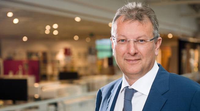 Magister Thomas Saliger, Unternehmenssprecher der Möbelgruppe XXXLutz