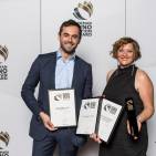 Freuen sich über die renommierte Auszeichnung: Diana Diefenbach und Florian Dilger von Samsung.