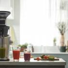 Hurom Slow Juicer H100 mit Slow Squeezing Technology.