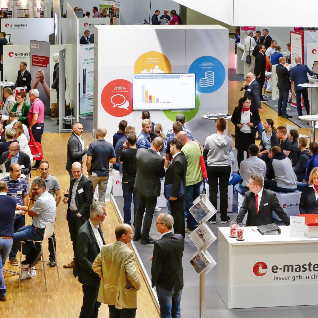 Lebhafter Besuch der e-masters Zukunftsmesse im Estrel Convention Center, Berlin.